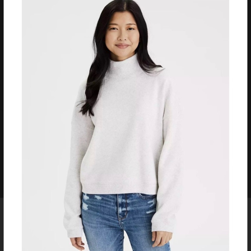 American Eagle Cropped Fleece Mockneck Sweatshirt in Heather Gray size Large